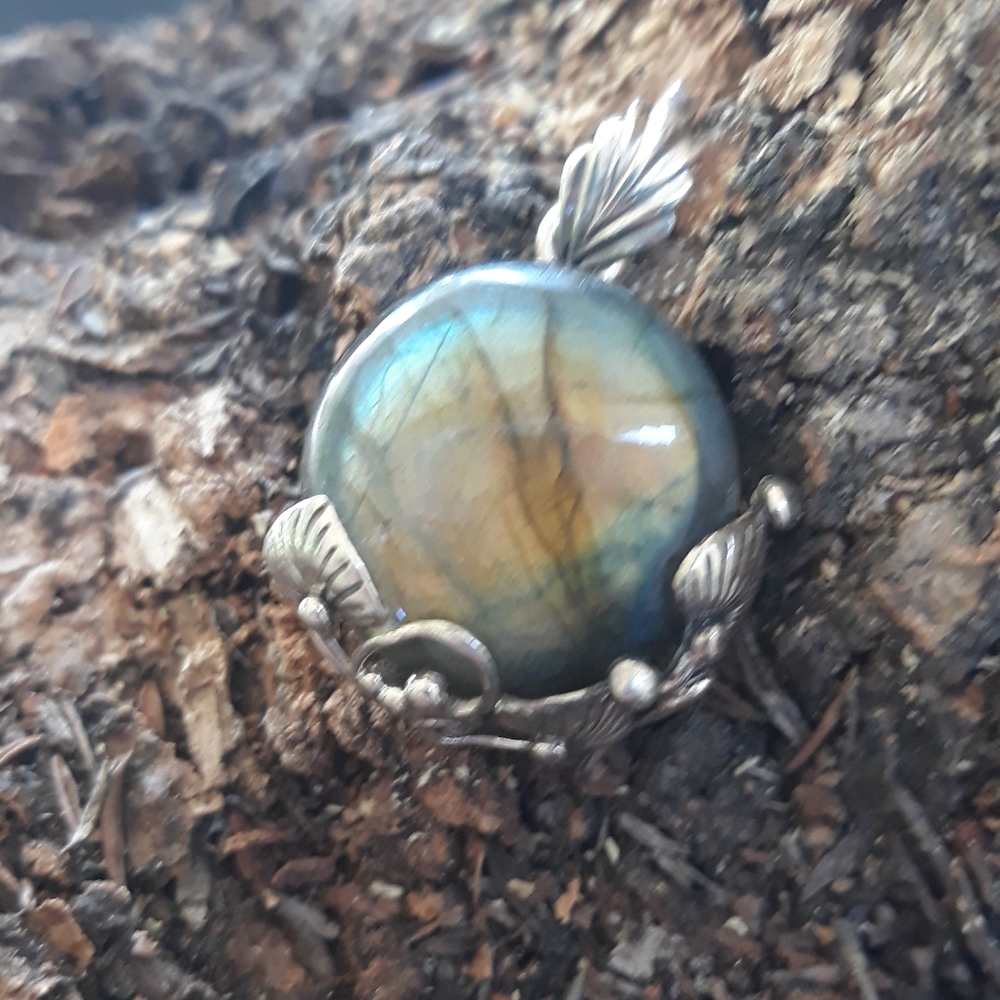 Spectrolite Labradorite Pendant - Picture 9 of 9